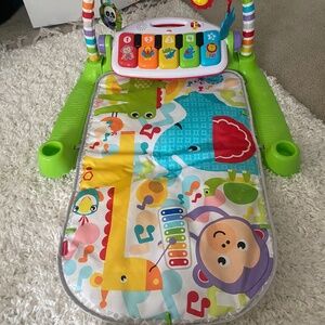 Fisher-Price Baby Playmat Deluxe Kick & Play Piano Gym & Maracas